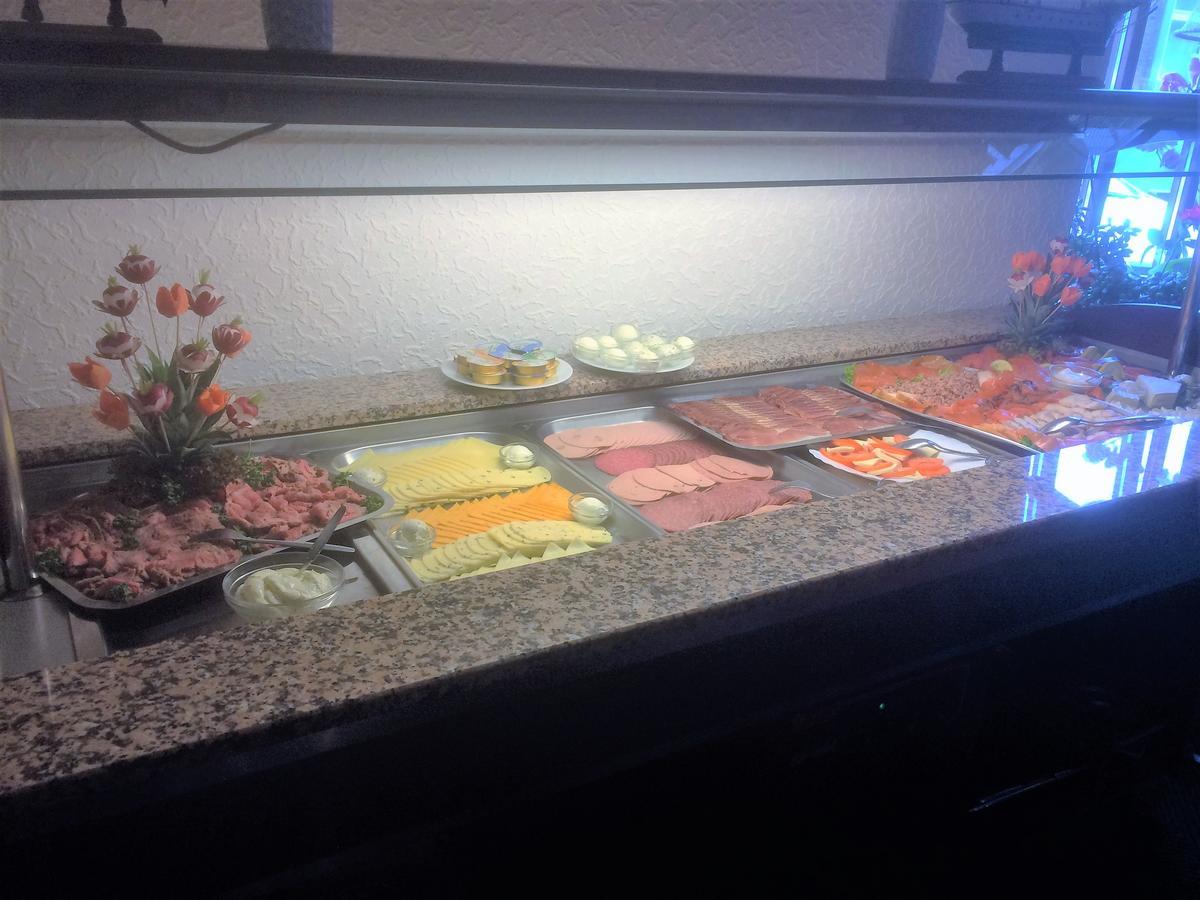Hotel-Restaurant Cafe Caro 卡罗利嫩西尔 外观 照片